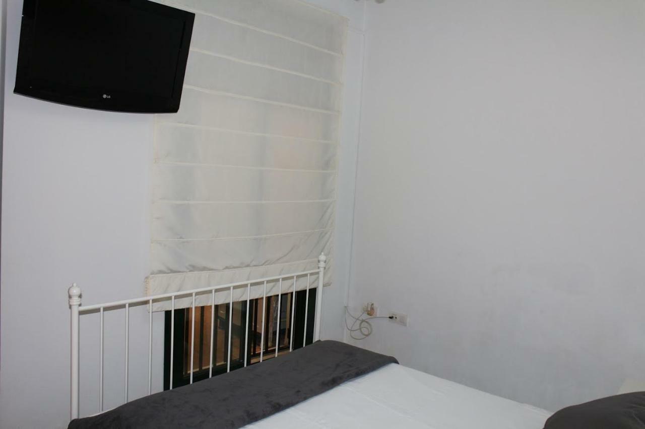 Apartamentos Rg Triana, Calle Castilla Con Patio 세비야 외부 사진