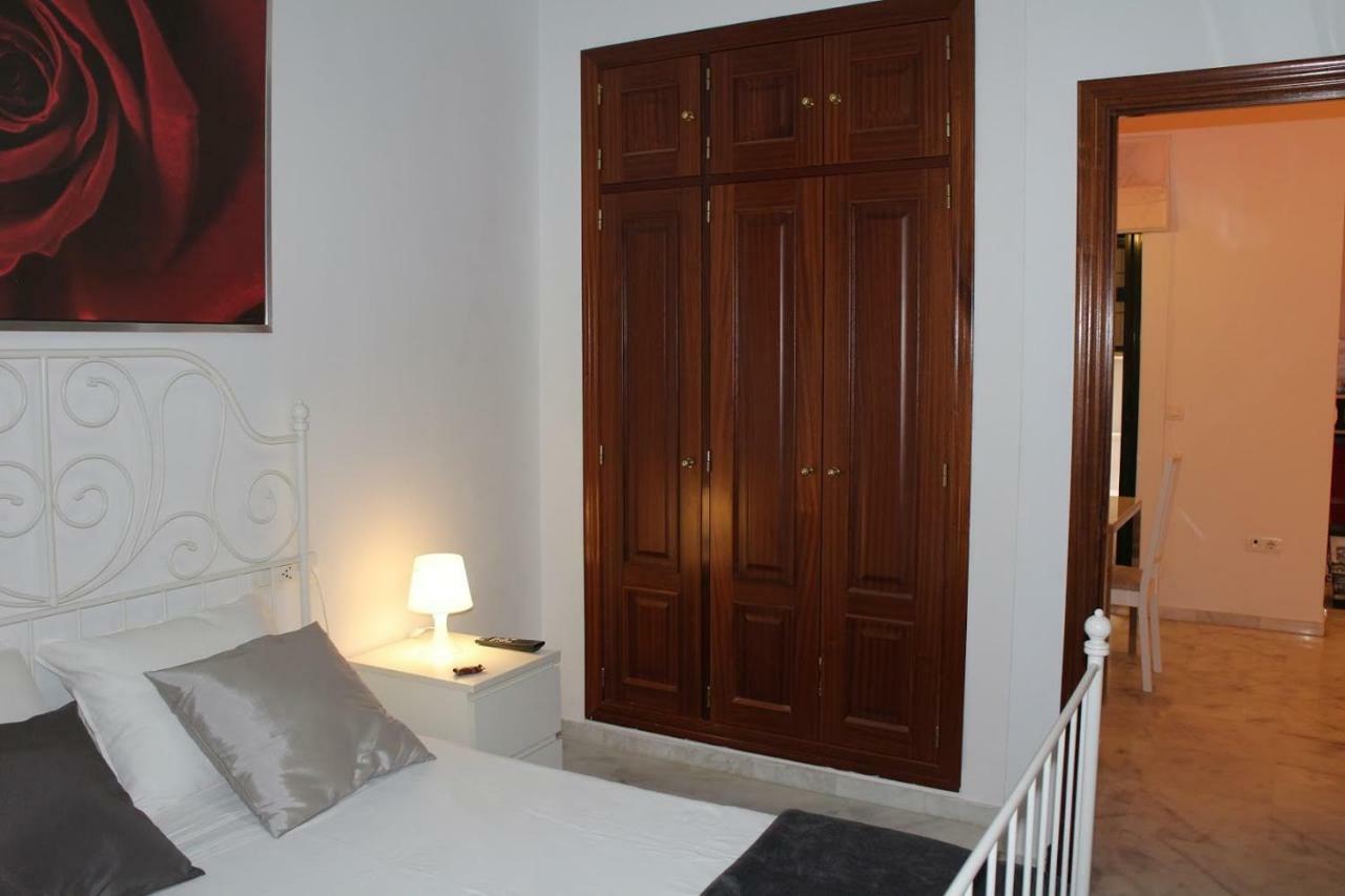 Apartamentos Rg Triana, Calle Castilla Con Patio 세비야 외부 사진